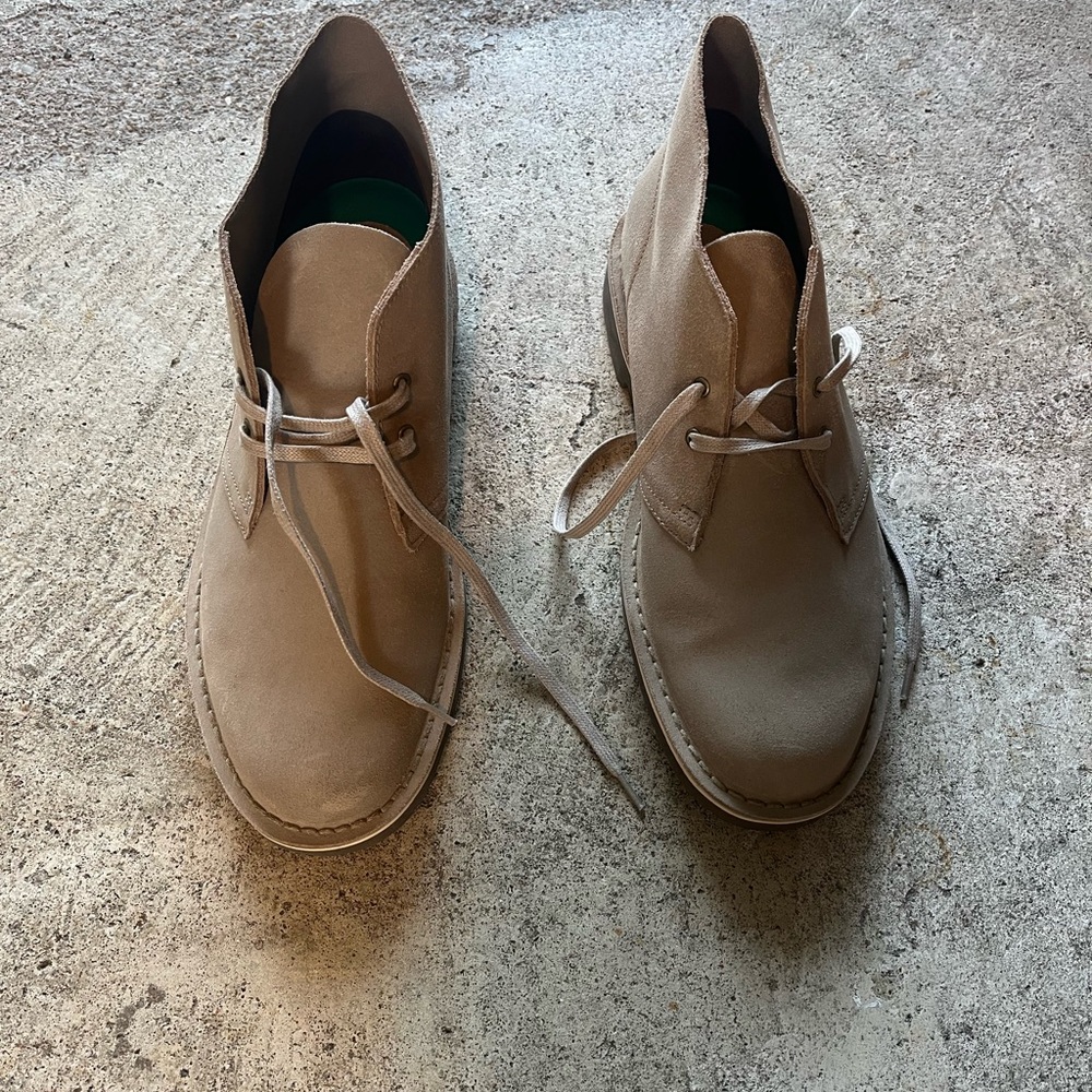 Clarks Men's Beige Chukka Boots. Mens size 11